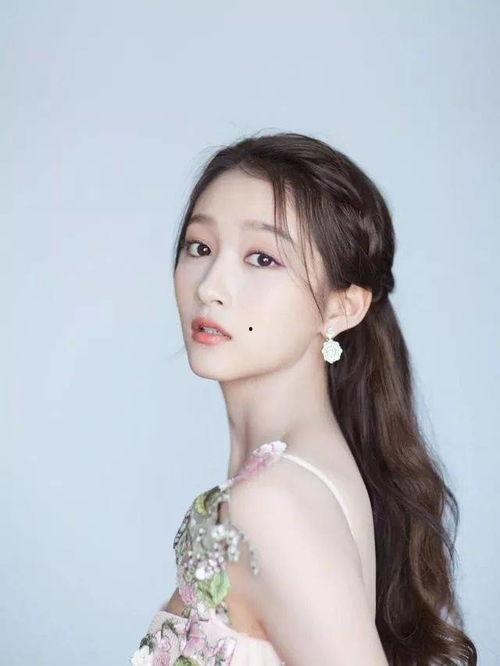 明星 里,揭秘明星背后的故事与魅力